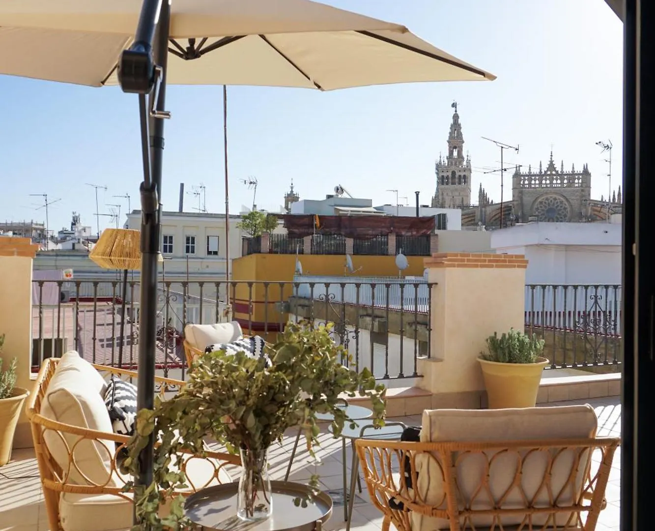 Cathedral Sevilla Views contacts